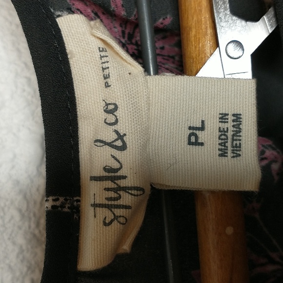 Gray and pink floral blouse size LP - Picture 2 of 5